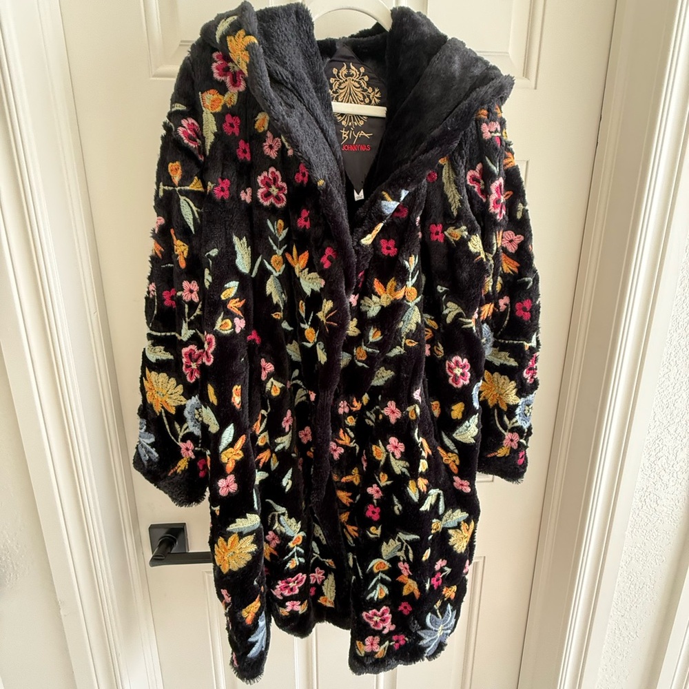 Johnny was Sona faux fur coat size small